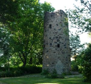 Ruine des einstigen Wasserturms im Dr.-Güntz-Park