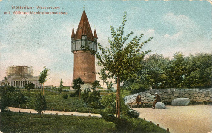 Stötteritzer Wasserturm mit Völkerschlachtdenkmalsbau, Ansichtskarte um 1908