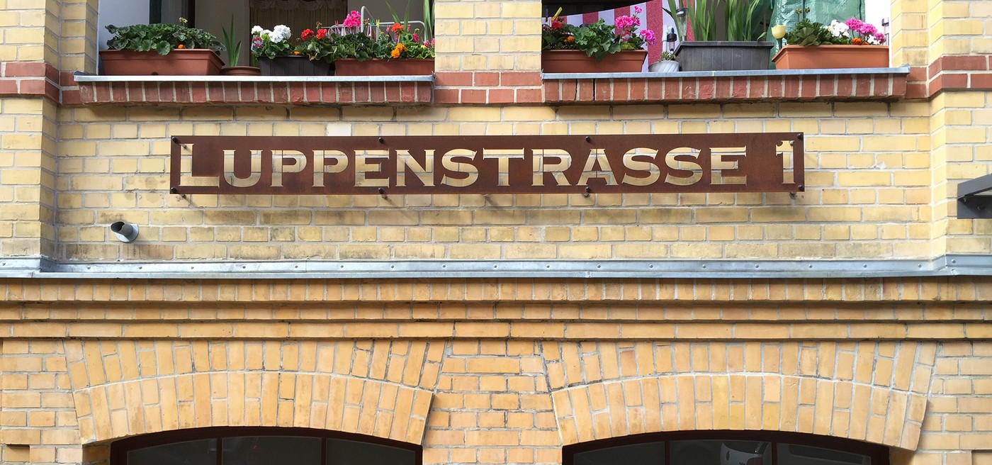 Fassade der ehemaligen Lederwarenfabrik Moritz Mädler, Foto: Francis Harvey, 2015 Fassade der ehemaligen Lederwarenfabrik Moritz Mädler