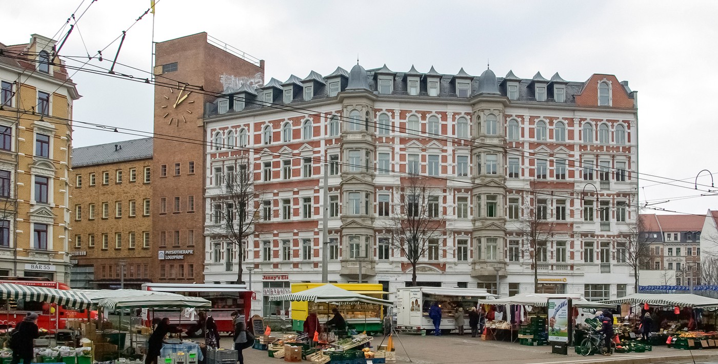 Lindenauer Markt mit Westbad , Foto: Andreas Höhn, 2015 Lindenauer Markt mit Westbad