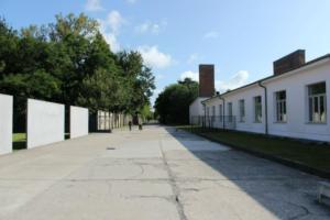 Abb. 27: Auf dem Gelände des ehemaligen Konzentrationslagers