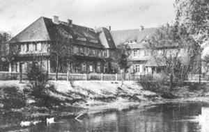 Abb. 12: Gemeinschaftshaus Hobrechtsfelde mit Ledigenwohnheim um 1920