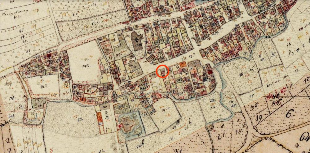Abb. 1: Die Synagoge wurde durch einen roten Kreis markiert. Südwestlich hiervon erkennt man noch Überreste des ehemaligen Oberen Schlosses.
