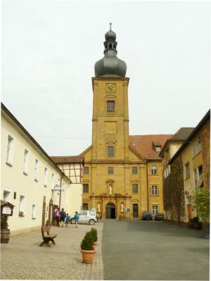 Abb. 1: Turmfassade der ehemaligen Klosterkirche Weißenohe
