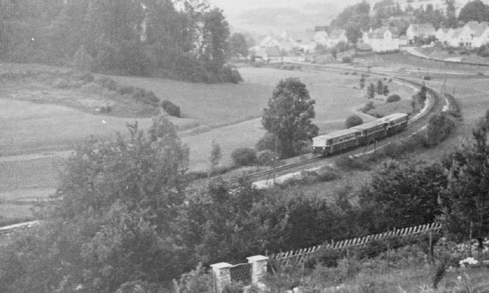 Abb. 10: Die Bahnstrecke Ende der 1950er Jahre mit Heiligenstadt im Hintergrund