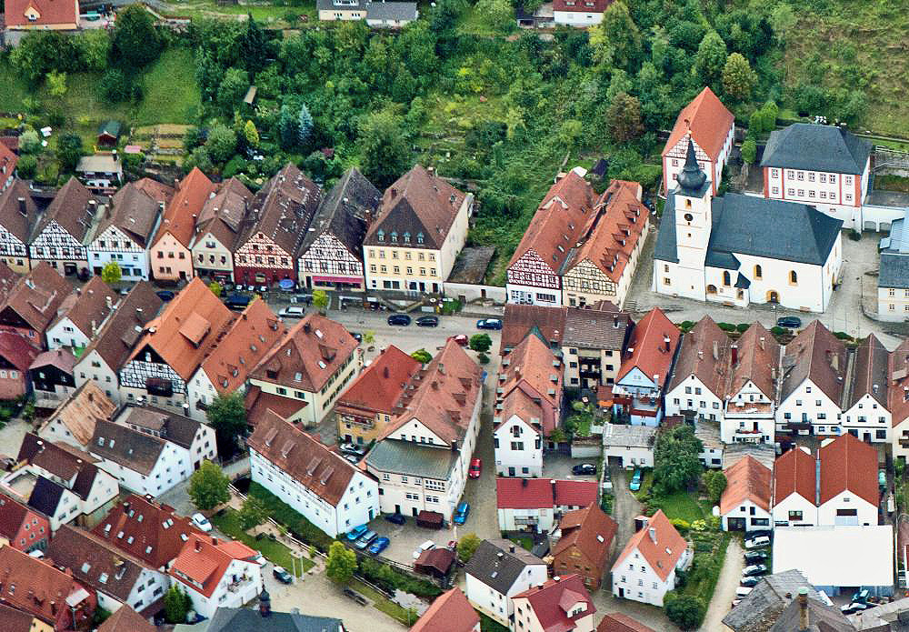 Abb. 23: Von den zahlreichen Fachwerkhäusern in Pottenstein sind viele erst in den letzten Jahrzehnten wieder freigelegt worden.