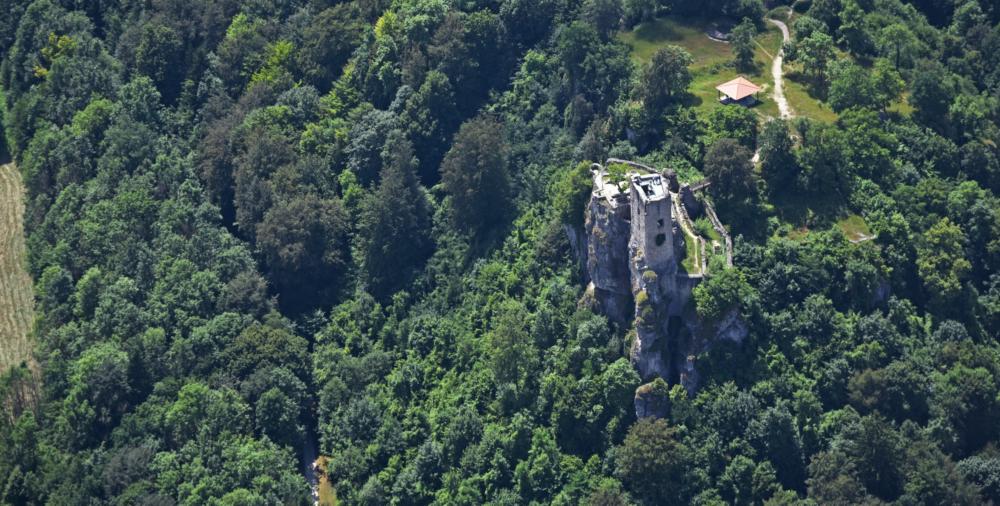 Abb. 1: Die Burgruine Neideck wurde seit der Zeit der Romantiker zur bekanntesten und meistgerühmten Burg der Fränkischen Schweiz.