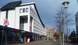 Ladenstraße und Ärztehaus im Zentrum WK 8