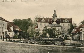 Schloss Dölitz mit Schlosshof, Ansichtskarte um 1910