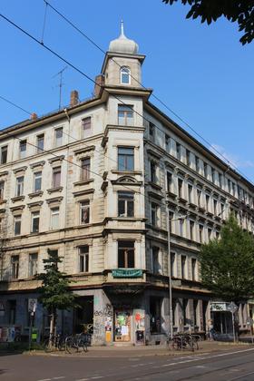 Ehemaliges Wächterhaus Eisenbahnstraße 109 – 2007 wurde es als erstes Wächterhaus im Leipziger Osten initiiert und ist seitdem Ort vielfältiger Veranstaltungen und Nutzungen.