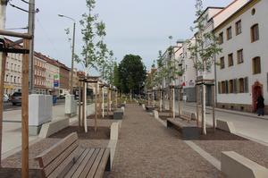 Neugestalteter Möckernscher Markt. Nicht nur eine höhere Aufenthaltsqualität sondern auch ein barrierefreier Zugang zur Straßenbahnhaltestelle wurde mit dieser Maßnahme geschaffen.