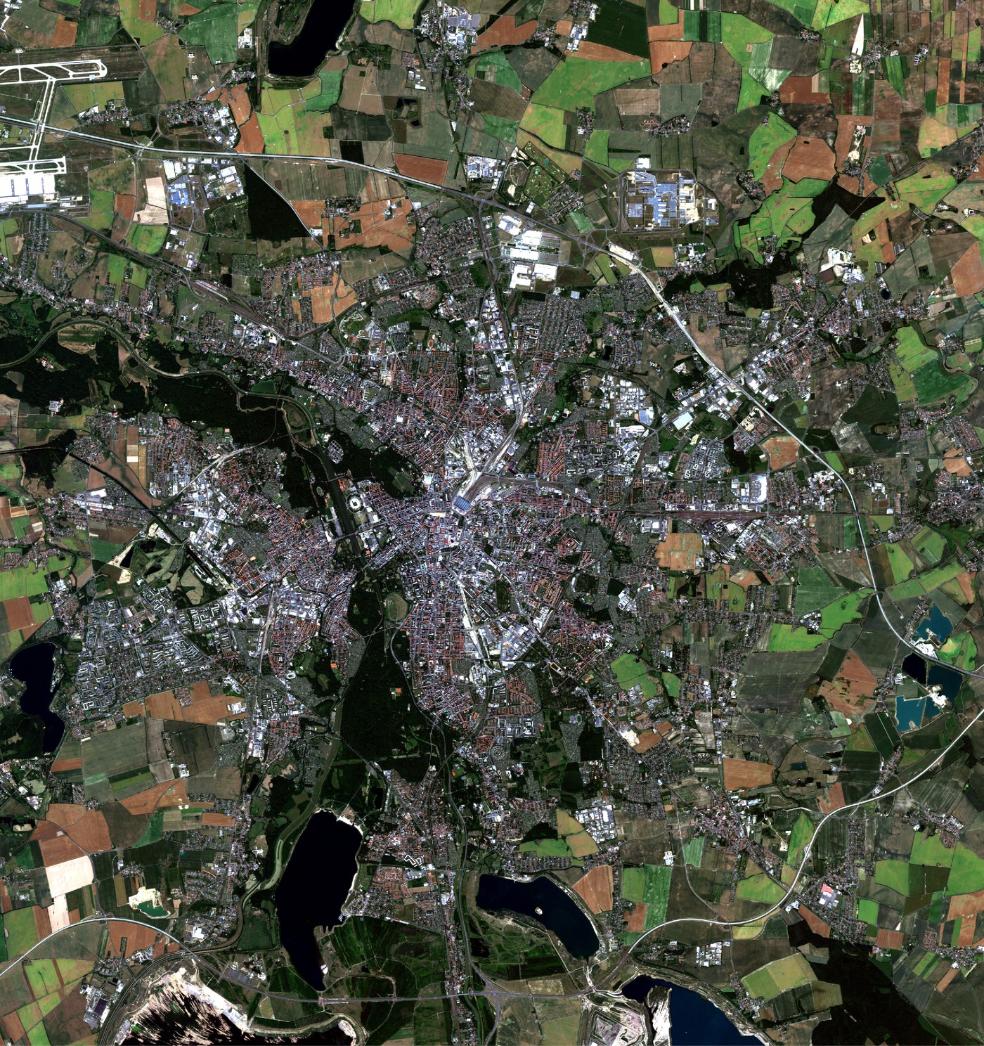 Abbildung 3: Bildausschnitt (vergrößerte Darstellung von Abbildung 2) aus einer RapidEye Satellitenszene des Inventurgebietes „Leipzig“ vom 27.6.2011 in RGB-Darstellung (R: Rot, G: Grün, B:Blau) der Kanäle 3, 2, 1 (Echtfarbdarstellung)