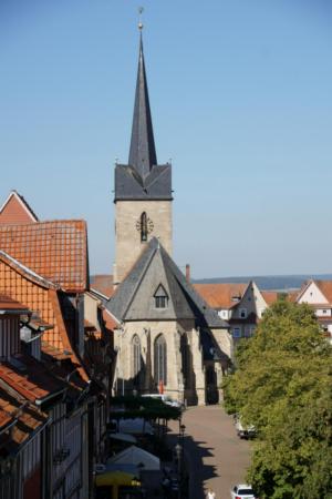 Blick vom Turm des Historischen Rathauses auf die Ev.-luth. Pfarrkirche St. Servatius