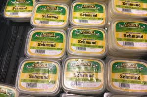 In Supermärkten und Fleischereien der Region wird Schmand als Süßrahmspezialität angeboten. Er hat keinerlei Ähnlichkeit mit dem gleichnamigen Produkt der Lebensmittelindustrie aus den Kühlregalen