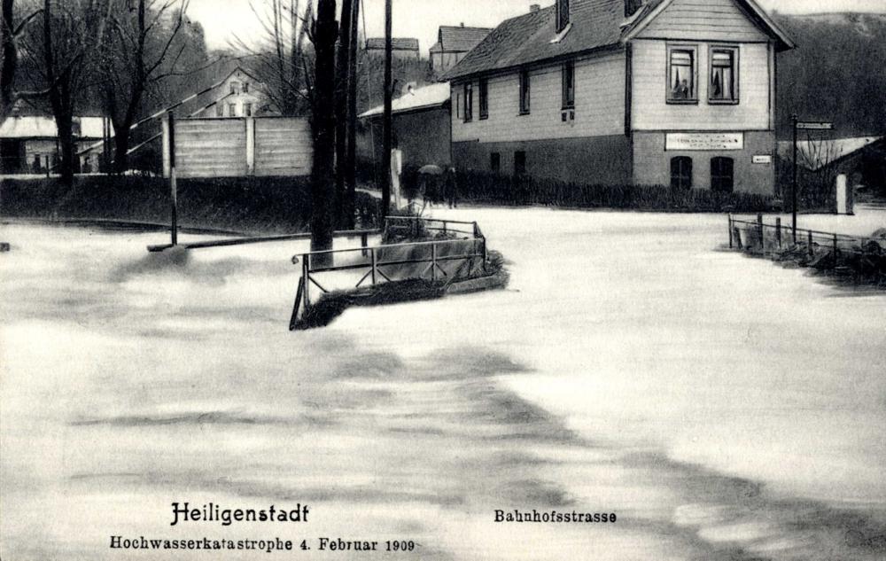 Überschwemmungen an der Leine in Heiligenstadt (Bahnhofsstraße) Anfang Februar 1909