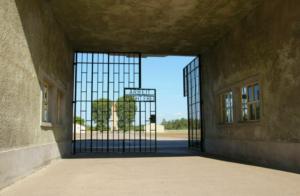 Abb. 4: Eingangstor zur Gedenkstätte Sachsenhausen