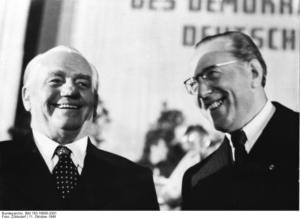 Abb. 8: Staatspräsident Wilhelm Pieck (l.) und Ministerpräsident Otto Grotewohl kurz nach der Gründung der DDR