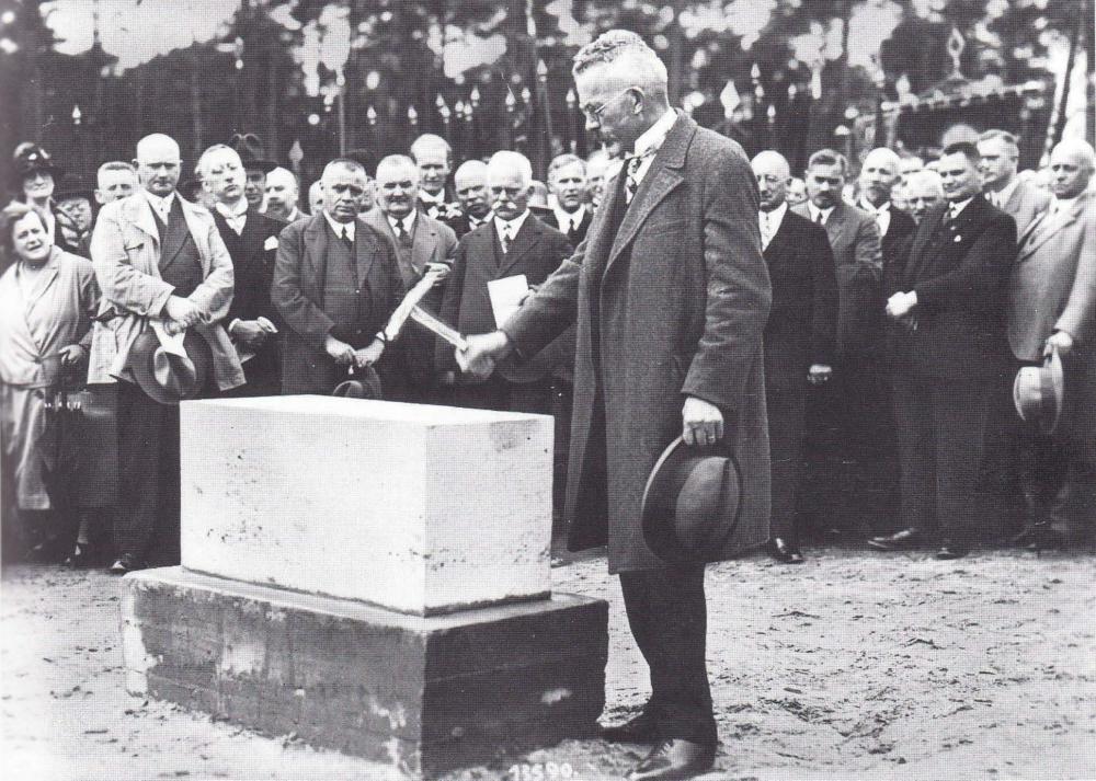 Abb. 1: Theodor Leipart bei der Grundsteinlegung am 29. Juli 1928