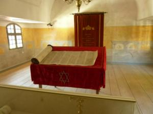Abb. 15: Das Innere der Synagoge von Tüchersfeld heute, nach erfolgter Restaurierung.