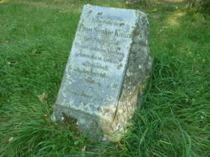 Abb. 26: Grabstein der Ehefrau des Nürnberger Großhändlers Joseph Kohn, Frau Sophie Kohn (Bankiersgattin aus Nürnberg), die 1867 in Steitberg verstarb und auf dem Pretzfelder Friedhof beerdigt wurde.