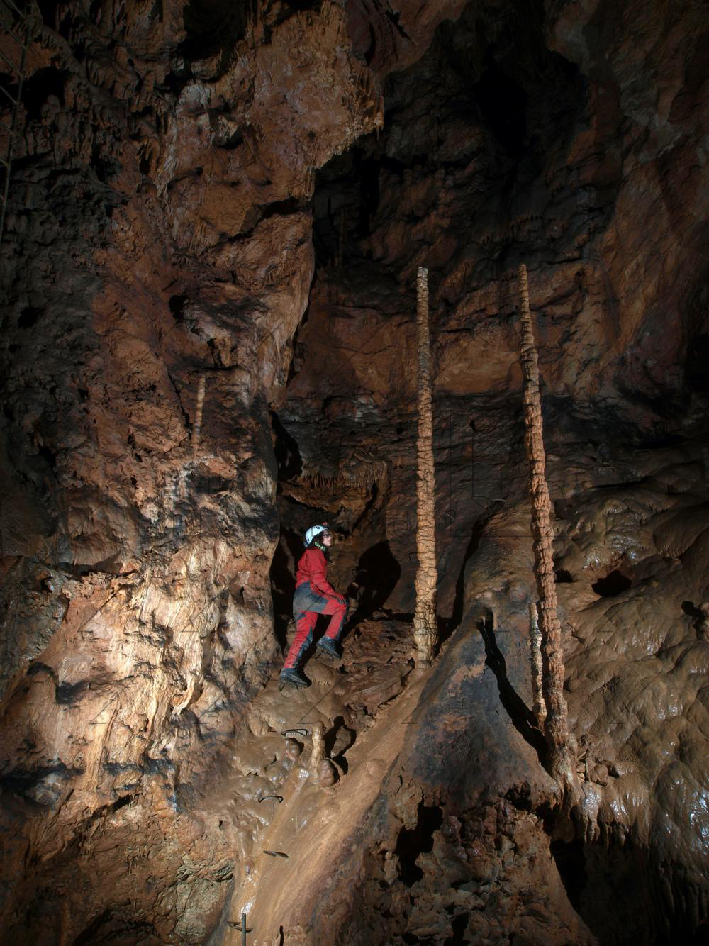 Abb. 10: Kerzenstalagmiten in der Zoolithenhöhle bei Burggaillenreuth