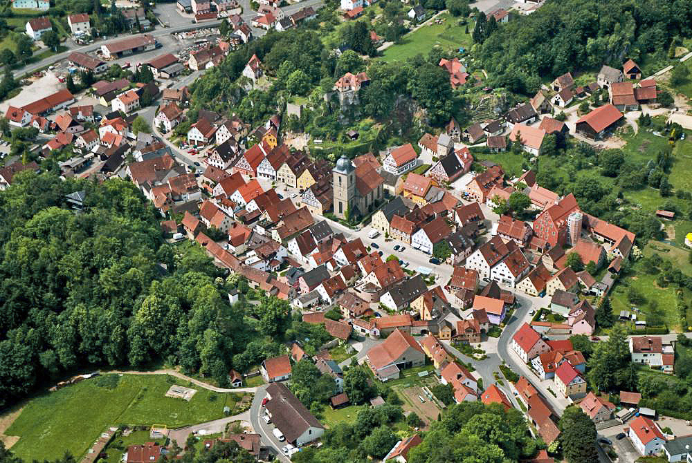 Abb. 21: Die Hauptstraße von Betzenstein mit zahlreichen prächtigen Fachwerkhäusern