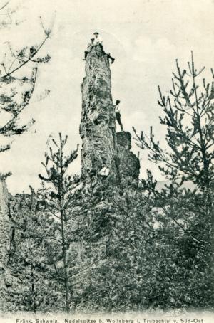 Abb. 4a: Frühes Beklettern freistehender Felstürme: Nadelspitze bei Wolfsberg im Trubachtal (1906)