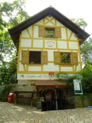 Abb. 4: Stattliches, über dem Kellereingang errichtetes Kellerhäuschen am Griess-Keller in Geisfeld