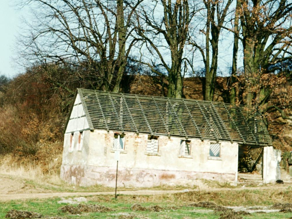 Abb. 8: Das am Lindenkeller bei Kirchehrenbach angefügte Kellerhaus, das 1975 aufgegeben worden war.