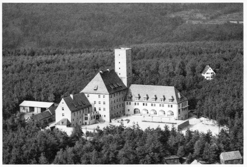 Abb. 13: Oskar Vierlings Forschungslabor als getarnte Burg Feuerstein