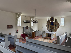 Abb. 6: Kircheninnenraum in Ellingen mit barockem Altaraufsatz