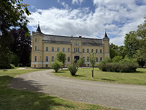 Abb. 12: Vorderseite des Schlosses in Kröchlendorff