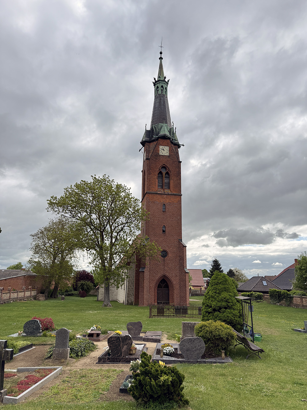 Abb. 1: Kirchturm von Röpersdorf