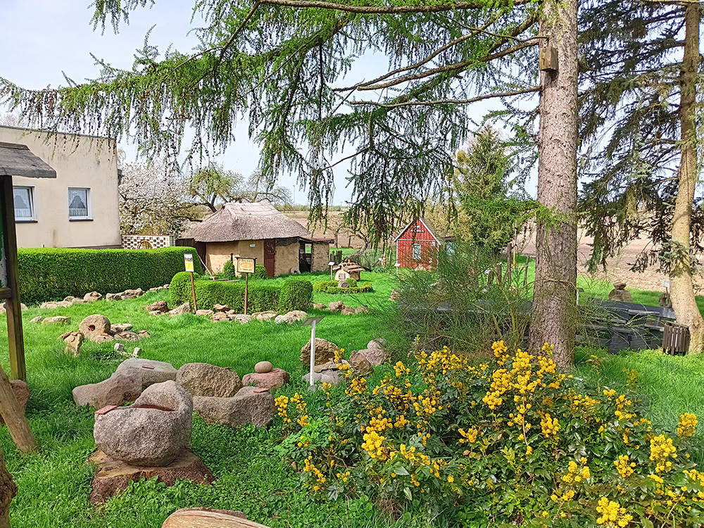 Abb. 5: Mahlsteinmuseum in Neu Kleinow