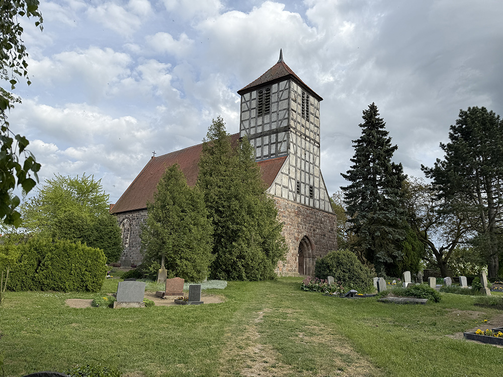 Abb. 1: Feldsteinkirche in Bertikow