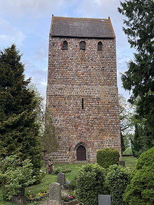 Abb. 6: Turm der Feldsteinkirche in Falkenwalde
