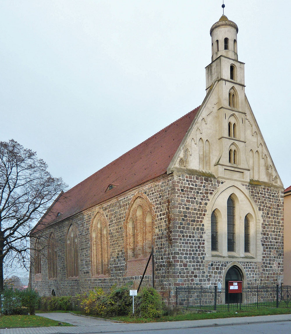 Abb. 6: Der deutsch-reformierten Gemeinde in Prenzlau war 1694 von Kurfürst Friedrich III. von Brandenburg die Franziskanerkirche zugewiesen worden, die nach einer Instandsetzung 1846–1865 von beiden reformierten Gemeinden gemeinsam genutzt wurde.