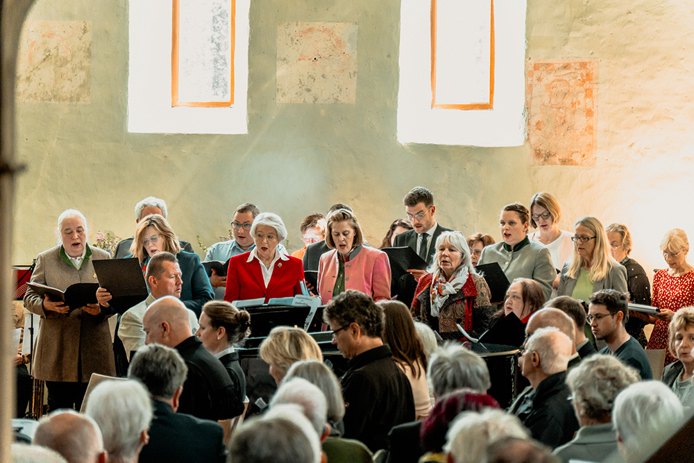 Abb. 2: Kirchliches Leben – Auftritt des Singkreises Schönfeld in der Malchower Kirche (3.Mai 2025)