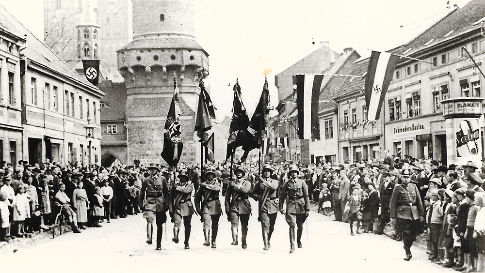 Abb. 2: Aufmarsch der Reichswehr am 12.3.33 in Prenzlau.