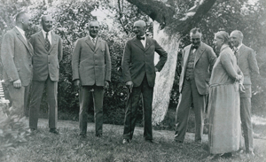 Abb. 81: Luise Hertz, geb. Mehl, mit ihren sechs Söhnen.