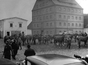 Abb. 88: Zweimal im Jahr fand in Tornow der Remontemarkt statt. Dazu kamen die Landstallmeister nach Tornow.
