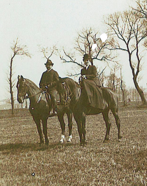 Abb. 93: Fritz und Clara Julie Zahn, geb. Braumüller. Die „Fürstin von Jauer” ritt im Damensattel.