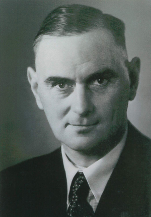 Abb. 94: Hans-Ludwig Keibel (1901–1950), vierter Rittergutsbesitzer auf Ludwigsburg. Er führte in Ludwigsburg die modernste Technik ein. So war Ludwigsburg eines der ersten Güter der Uckermark, das einen Mähdrescher besaß. Nach der Enteignung 1945 bewirtschaftete er den Pfarrhof in Weggun. Verzweifelt über den Verlust von Ludwigsburg starb er 1950 in Berlin und wurde in Weggun begraben. 