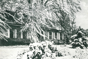 Abb. 102: Gutshaus Ludwigsburg, Hof- und Parkseite, Weihnachten 1944 
