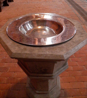 Abb. 106: Die von Johann Wilhelm Keibel aus St. Petersburg 1862 gestiftete Taufschale für die Marienkirche in Pasewalk