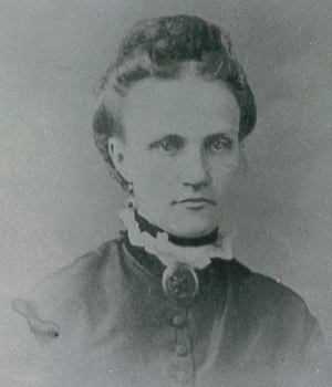 Abb. 31: Julie Keibel, geb. Lindenberg-Damme (1835–1904), war in der weiten Familie und in Ludwigsburg selbst verehrt und geliebt. Über sie hieß es: „Wenn es im Himmel einen besonderen Platz für die gibt, die sich im Leben in Liebe verzehrt haben, dann gebührt er Mutter Julie Keibel in Ludwigsburg“. Kinder, Enkel, Urenkel und weitere Nachkommen tragen bis heute ihren Namen.