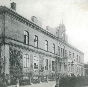 Abb. 35: Gutshaus Klein Luckow bei Pasewalk. Gutshaus und Hofanlage stammen ebenfalls aus der Architektenhand Knoblauch.