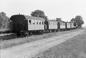 Abb. 3: Der Personenzug mit Güterbeförderung Pmg 1223 von Prenzlau nach Klockow ist am 24.06.1960 in Schenkenberg angekommen. Zuglok ist 92 6276.