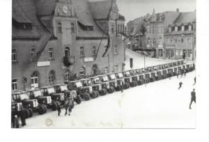 Abb. 2: Traktorenparade auf dem Lommatzscher Marktplatz, 1968